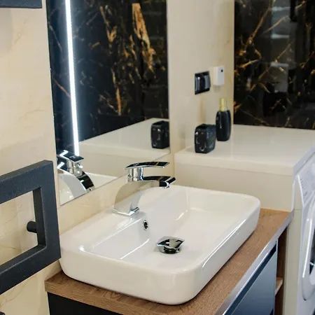 - Stacja Paliw Moya Appartamento *